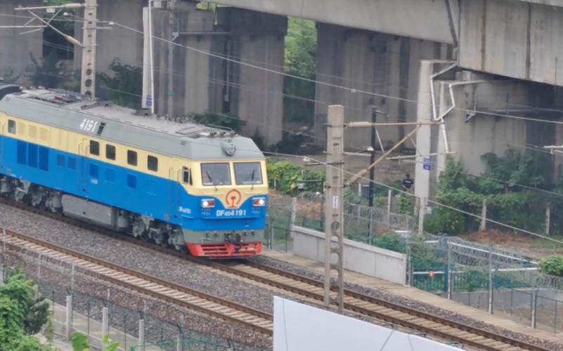 東風4貨運東風4貨運列車