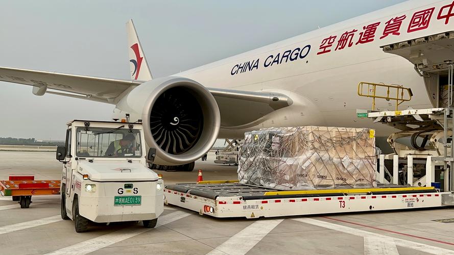 貨運(yùn)機(jī)起飛貨運(yùn)飛機(jī)起飛